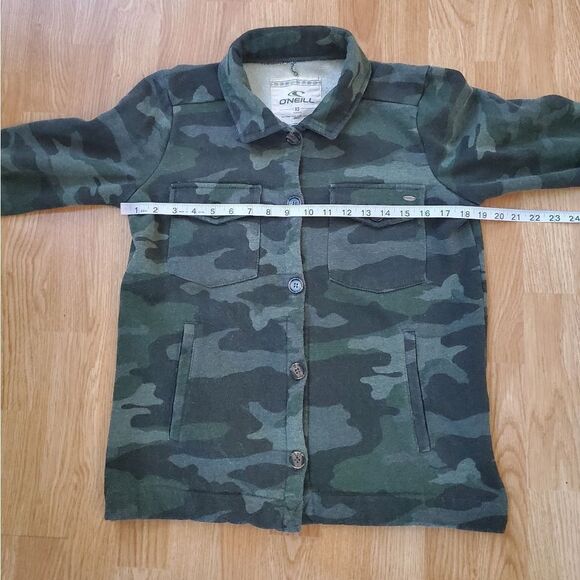 O'NEIL | 'Skylar' Camo Fleece Shirt Jacket - [size XS in Green] - Picture 11 of 14